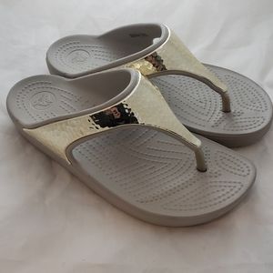 CROCS silver womens size 7 sandle great condition